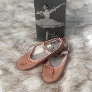 Girls Ballet dance shoes